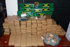 Denúncia e ação rápida da PM gera apreensão de mais de 50 quilos de droga em Araucária (RMC) 