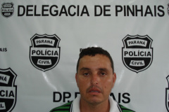 Procurado pela polícia Claudicir Rosa, 37 anos. Informações sobre o paradeiro do foragido: (41) 3667-1598