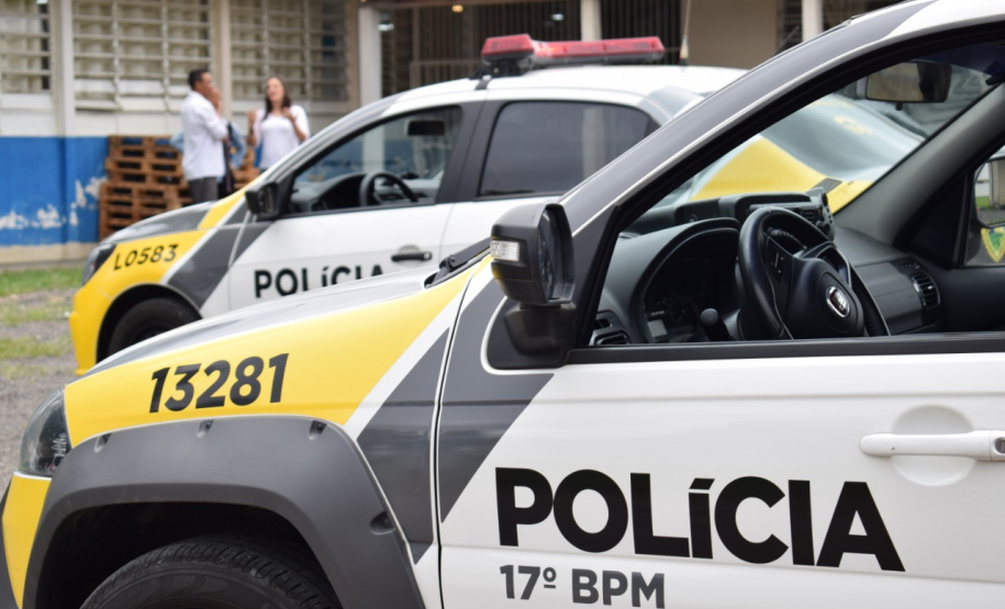 Policiais militares do 17º Batalhão fazem surpresa para garoto fã da Polícia Militar em São José dos Pinhais (RMC)