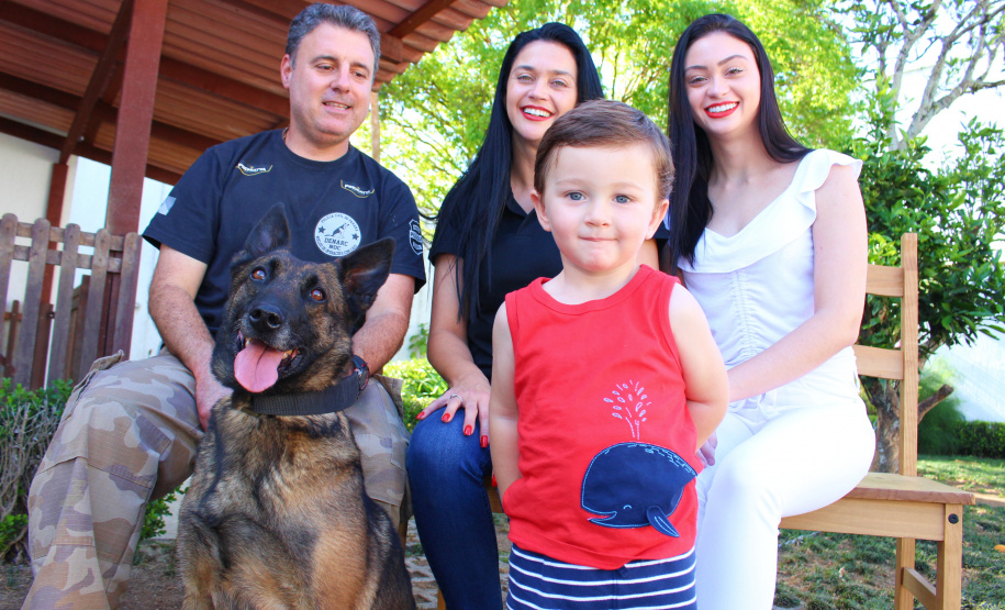 Cadela policial da PCPR se aposenta e ganha novo lar