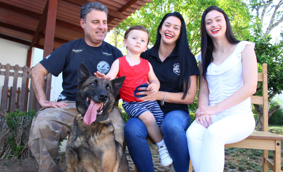 Cadela policial da PCPR se aposenta e ganha novo lar