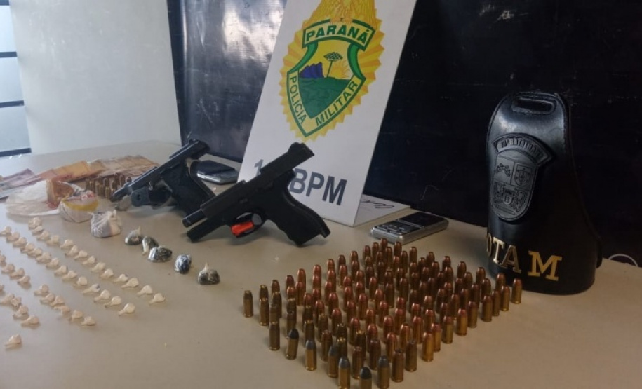 Após denúncia, PM prende homem e apreende mais de 1,4 quilos de drogas e armas em Curitiba