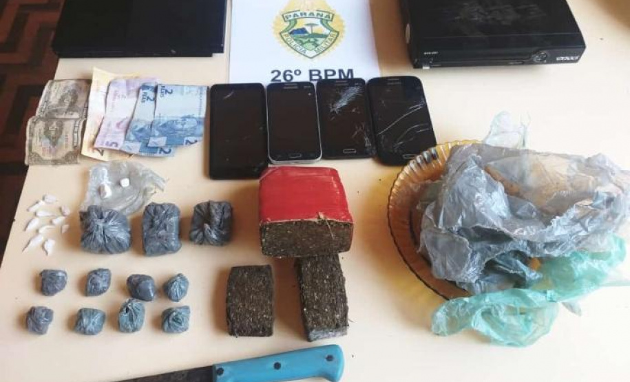 Polícia Militar encaminha três jovens por envolvimento com o tráfico de drogas em Curiúva (PR)