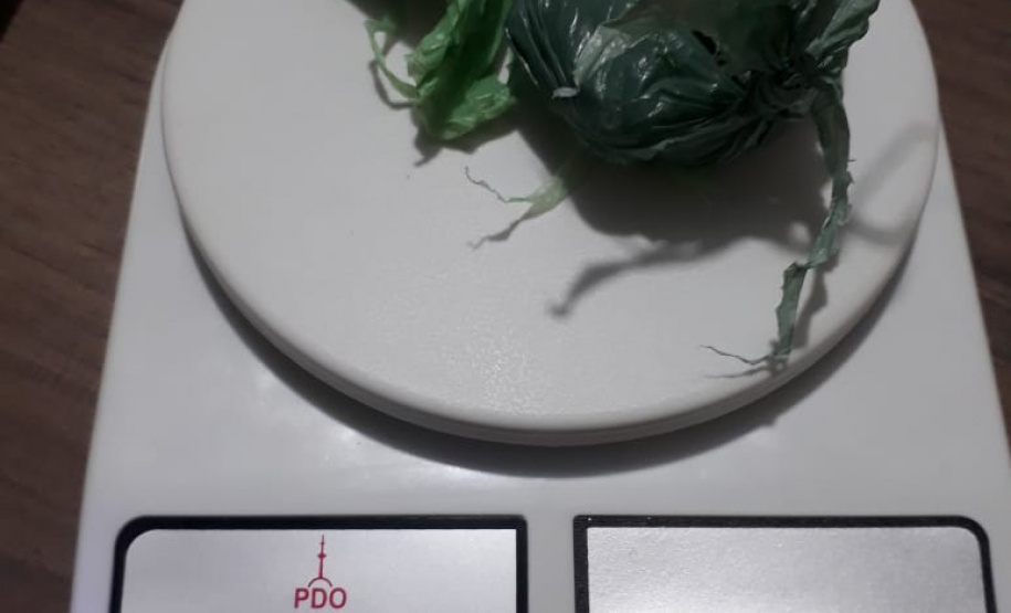 PM encaminha adolescente por tráfico de drogas nos Campos Gerais