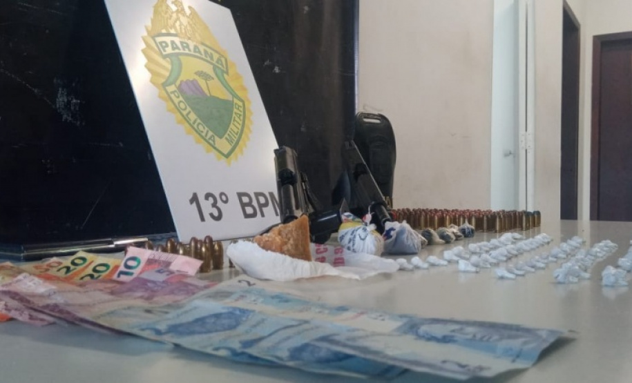 Após denúncia, PM prende homem e apreende mais de 1,4 quilos de drogas e armas em Curitiba