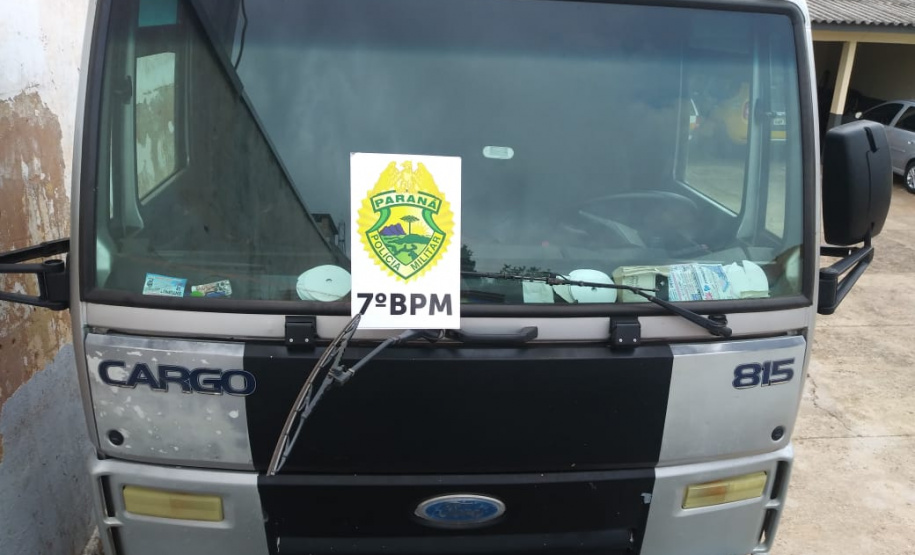 PM recupera caminhão e faz diversas apreensões no Noroeste do estado