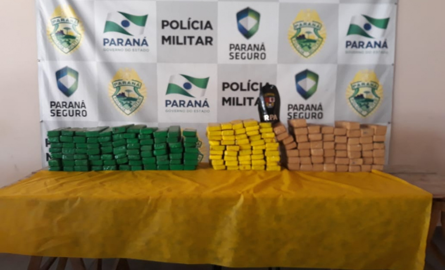 PM encontra carro capotado com mais de 100 quilos de maconha em Campo Largo, na RMC