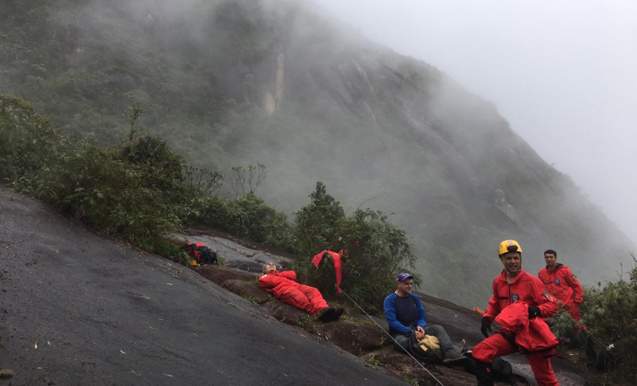 BPMOA resgata adolescente que caiu no Pico do Marumbi, em Morretes (PR)