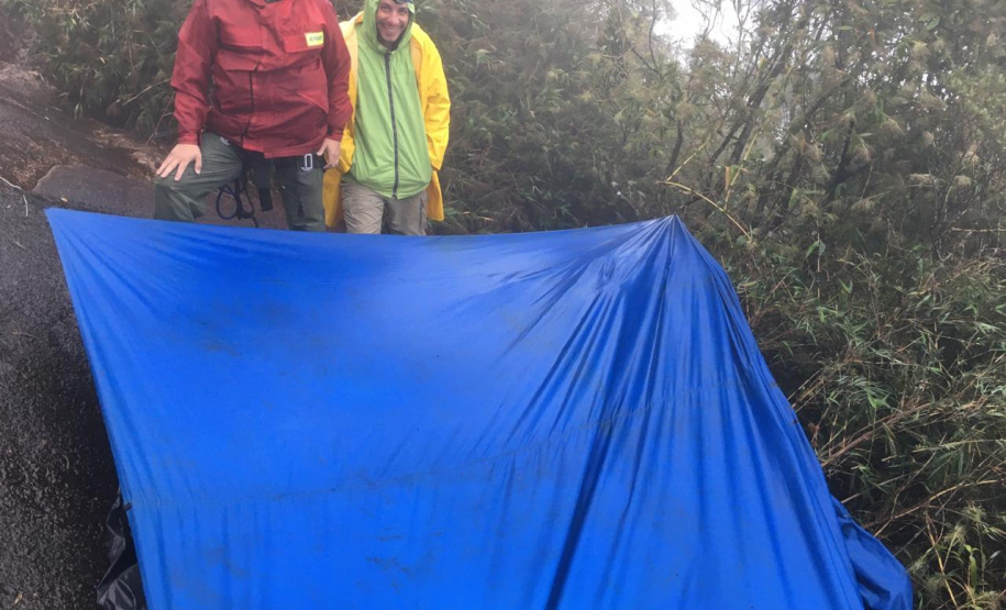 BPMOA resgata adolescente que caiu no Pico do Marumbi, em Morretes (PR)