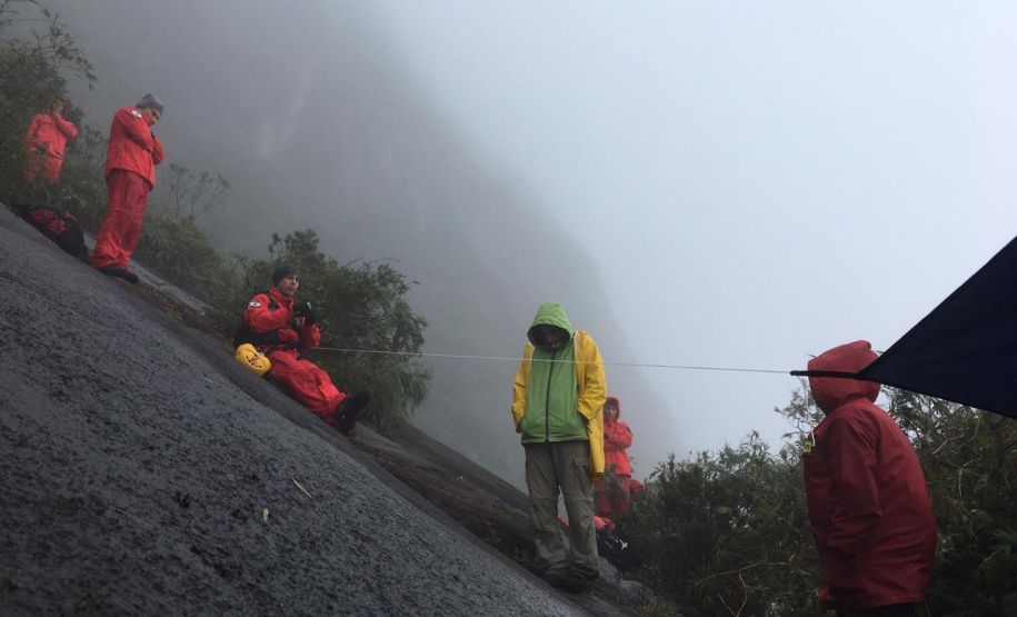 BPMOA resgata adolescente que caiu no Pico do Marumbi, em Morretes (PR)
