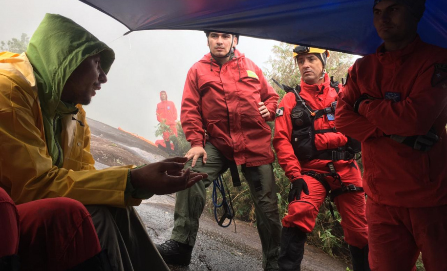 BPMOA resgata adolescente que caiu no Pico do Marumbi, em Morretes (PR)