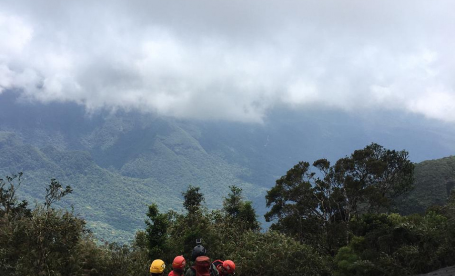 BPMOA resgata adolescente que caiu no Pico do Marumbi, em Morretes (PR)