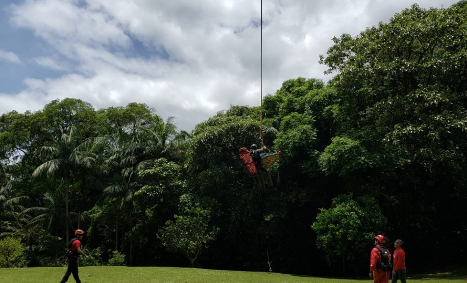 BPMOA resgata adolescente que caiu no Pico do Marumbi, em Morretes (PR)
