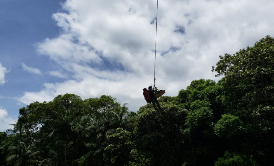 BPMOA resgata adolescente que caiu no Pico do Marumbi, em Morretes (PR)