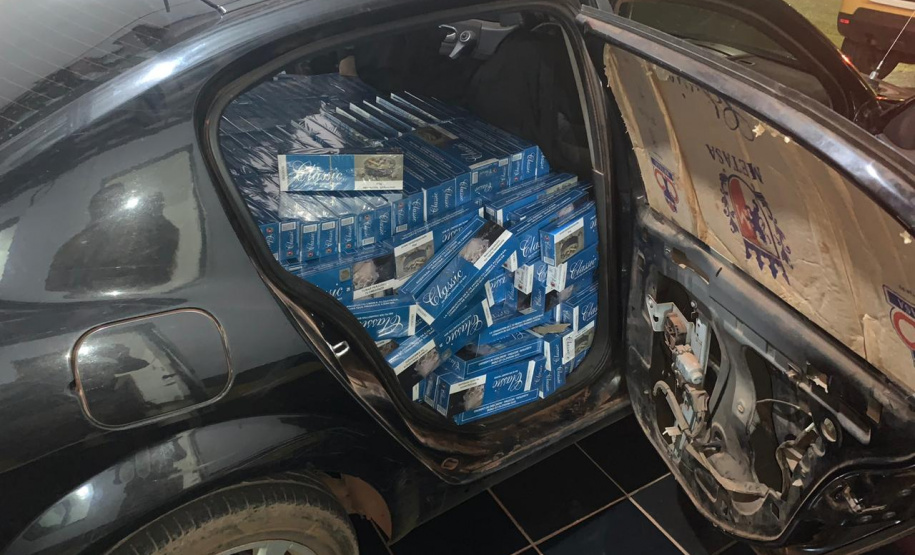 Policiais rodoviários apreendem 10 mil maços de cigarros contrabandeados no Oeste do estado