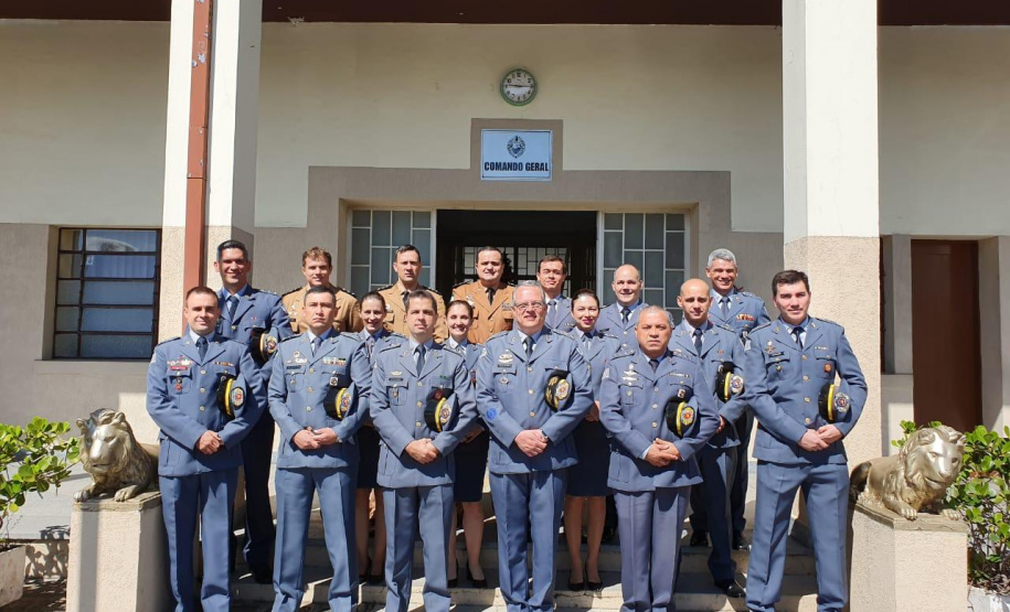 Quartel do Comando-Geral recebe delegação de São Paulo para aperfeiçoamento profissional em Curitiba (PR)