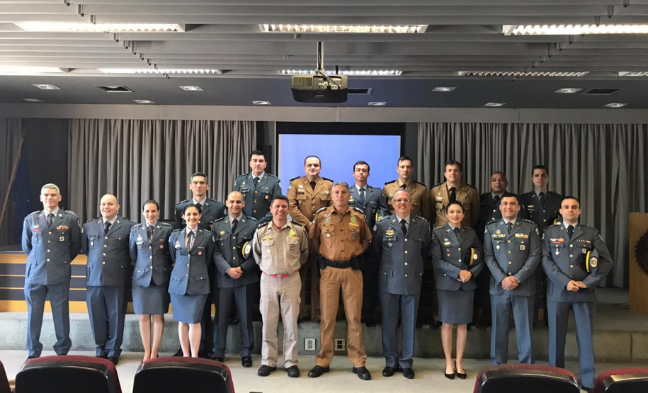 Quartel do Comando-Geral recebe delegação de São Paulo para aperfeiçoamento profissional em Curitiba (PR)