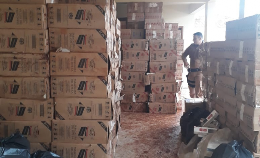 10 pessoas são encaminhadas e mais de 400 caixas de cigarro contrabandeado são apreendidas em situações distintas no Norte Pioneiro do Paraná