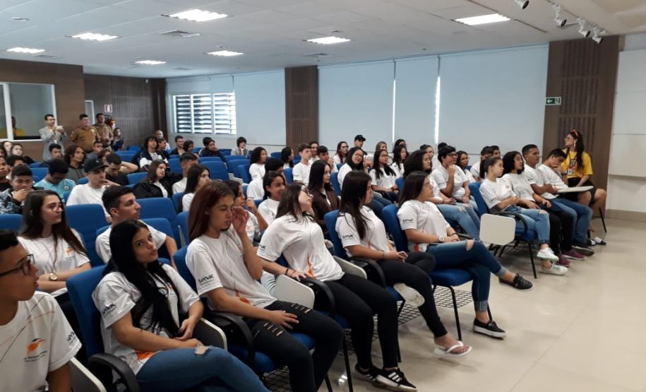 Feira de Profissões no SENAC de Paranaguá conta com a presença de policiais palestrantes