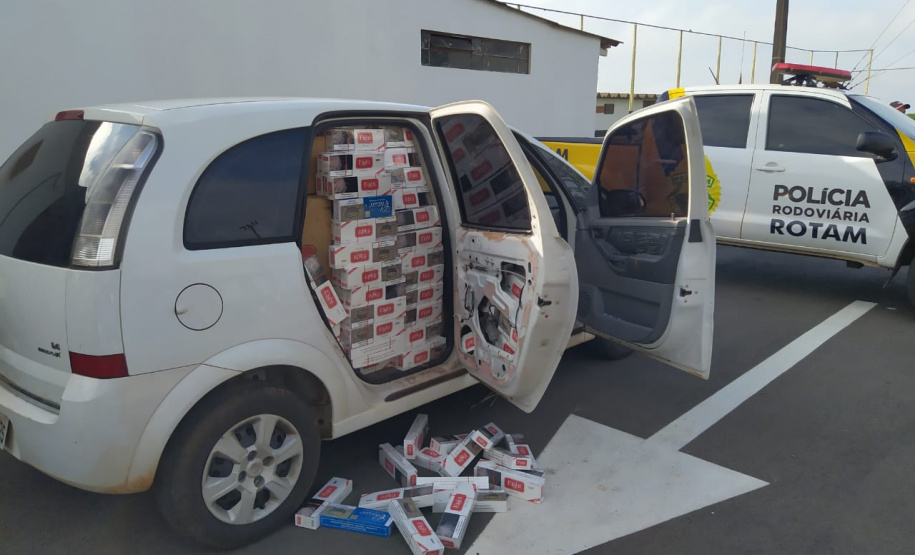 Mais de 20 caixas de cigarros contrabandeados do Paraguai são apreendidos pelo BPRv em Doutor Camargo (PR)