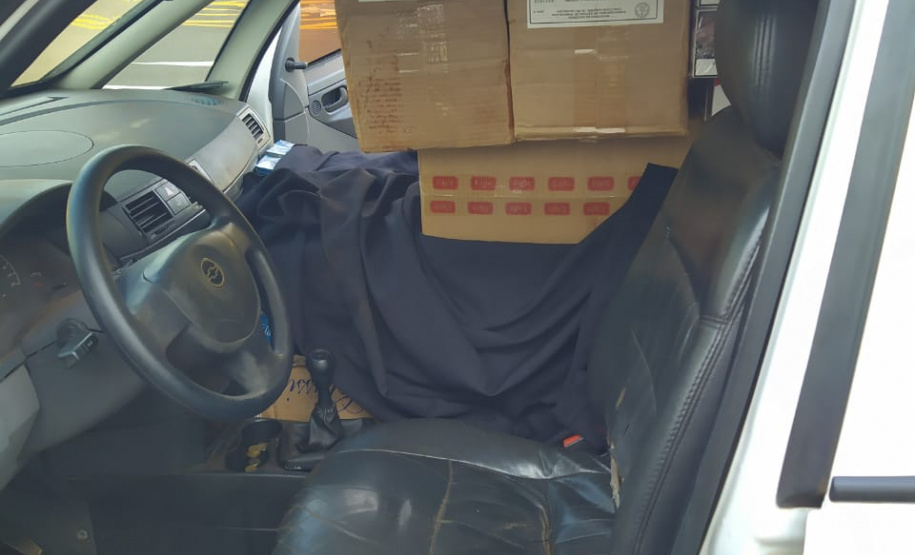 Mais de 20 caixas de cigarros contrabandeados do Paraguai são apreendidos pelo BPRv em Doutor Camargo (PR)