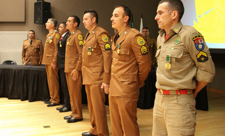 Com entrega de medalhas, o Centro de Educação Física e Desportos da PM comemora 28 anos de criação em Curitiba