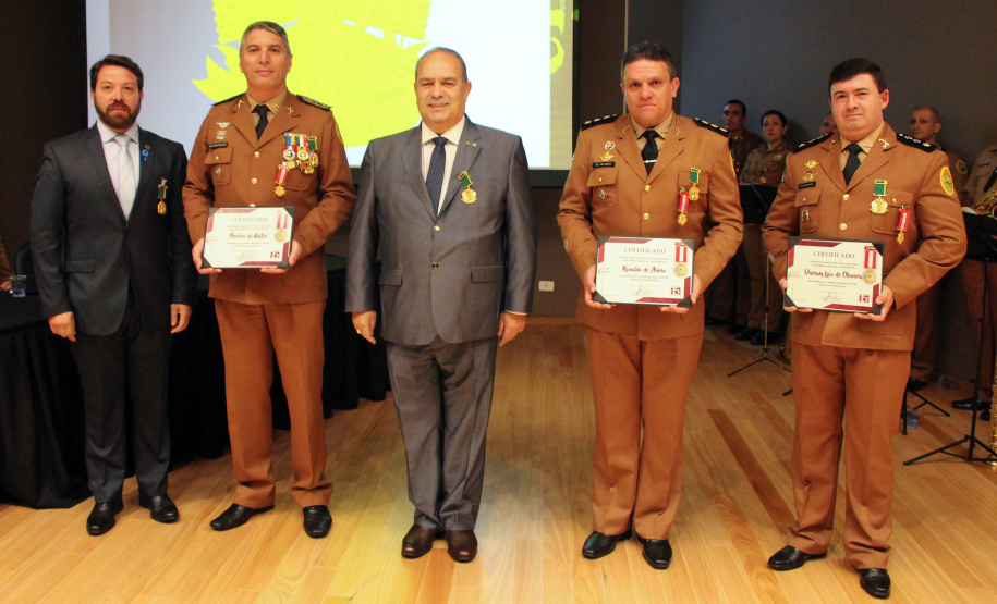 Com entrega de medalhas, o Centro de Educação Física e Desportos da PM comemora 28 anos de criação em Curitiba