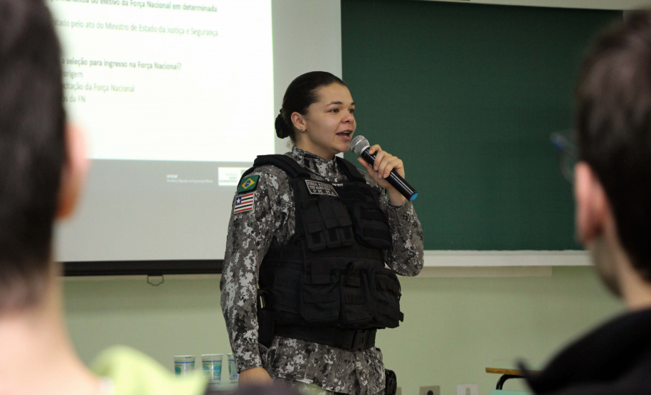 Forças de segurança envolvidos no Projeto-Piloto Em Frente Brasil ministram palestra para 130 alunos em São José dos Pinhais, na RMC