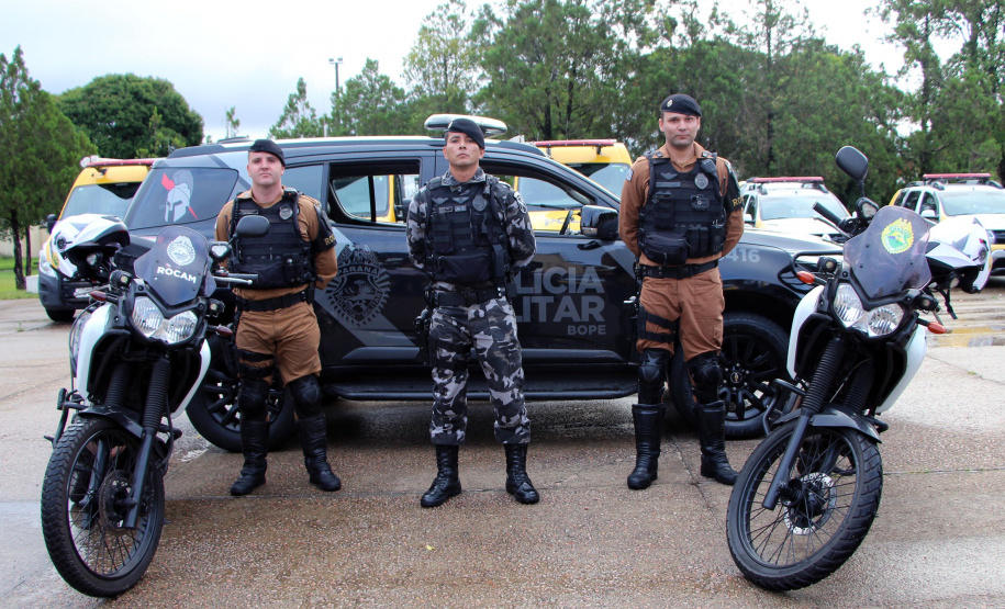 PMs de folga resgatam homem que caiu com carro em rio na divisa entre Paraná e Santa Catarina