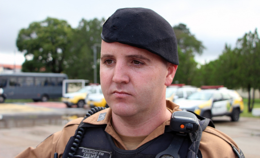 PMs de folga resgatam homem que caiu com carro em rio na divisa entre Paraná e Santa Catarina