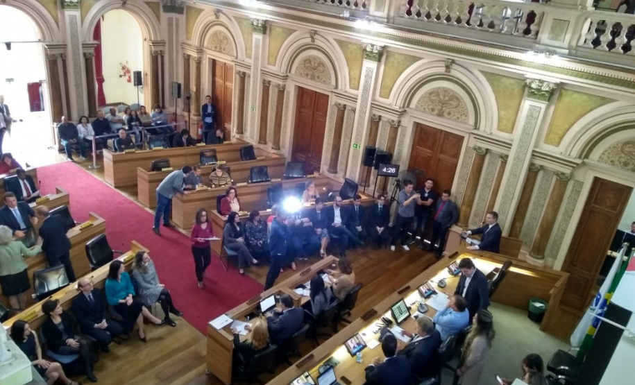 Polícia Científica recebe homenagem na Câmara Municipal de Vereadores de Curitiba