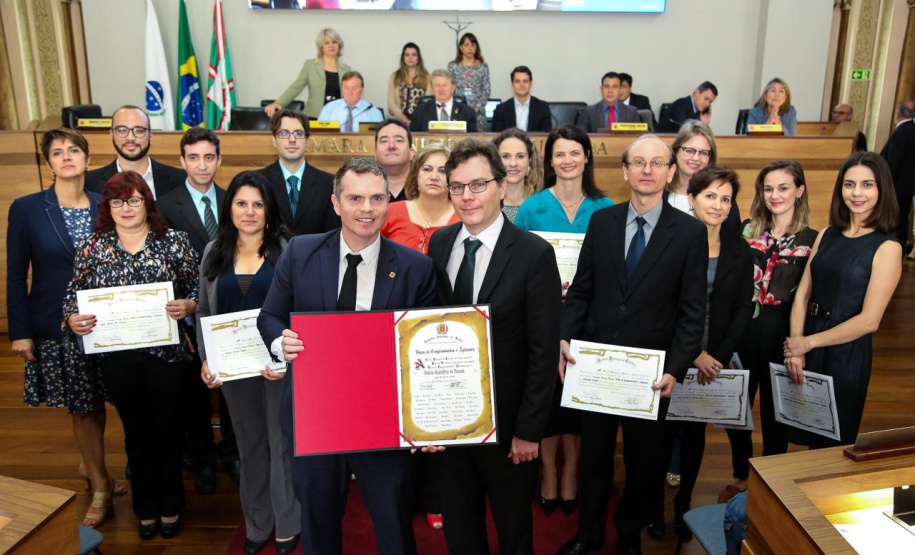 Polícia Científica recebe homenagem na Câmara Municipal de Vereadores de Curitiba