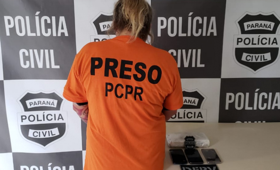 PCPR prende em flagrante mulher com carro furtado e um quilo de cocaína em Pinhais