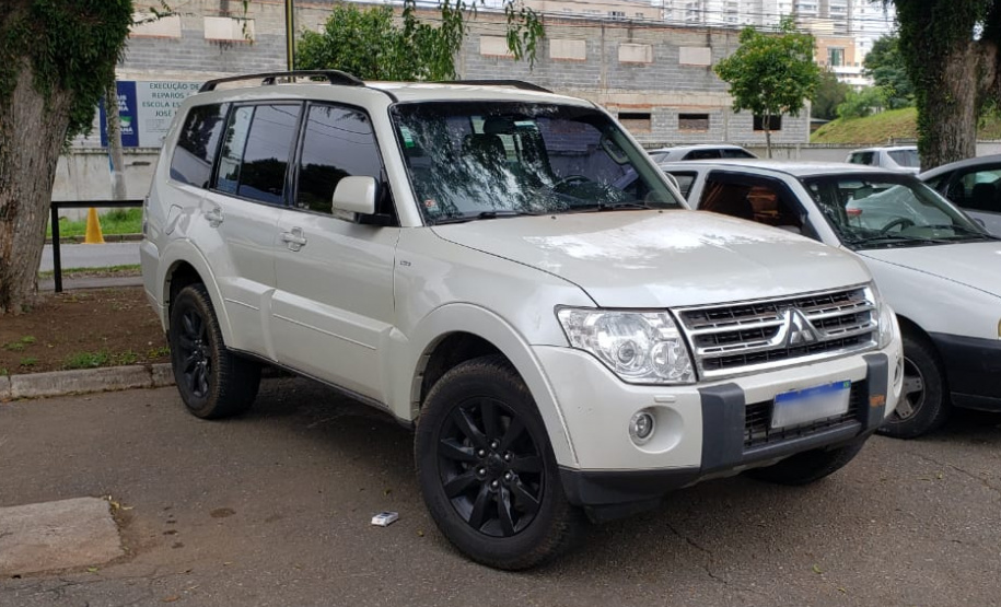 PCPR prende em flagrante mulher com carro furtado e um quilo de cocaína em Pinhais