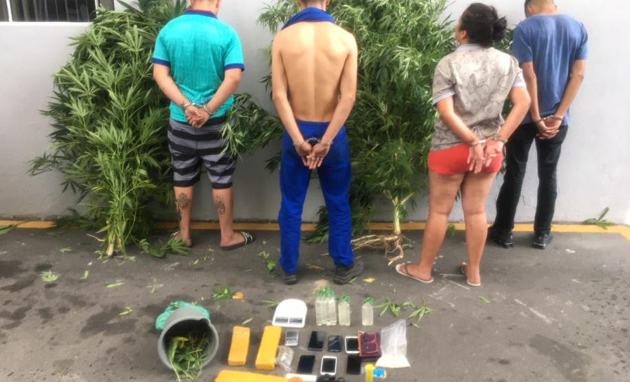 Policiais do projeto-piloto Em Frente Brasil prendem cinco pessoas e apreendem grande quantidade de drogas em São José dos Pinhais, na RMC