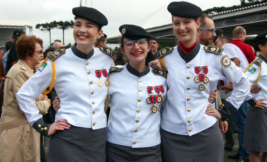 Secretário prestigia solenidade em comemoração a formatura do Ensino Médio do Colégio da Polícia Militar