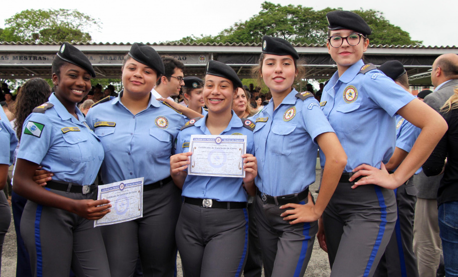 Secretário prestigia solenidade em comemoração a formatura do Ensino Médio do Colégio da Polícia Militar