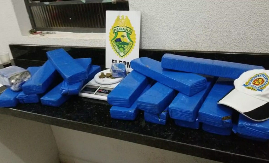 Mulher é presa pela PM transportando quase 20 quilos de maconha na Rodoviária de Londrina (PR)