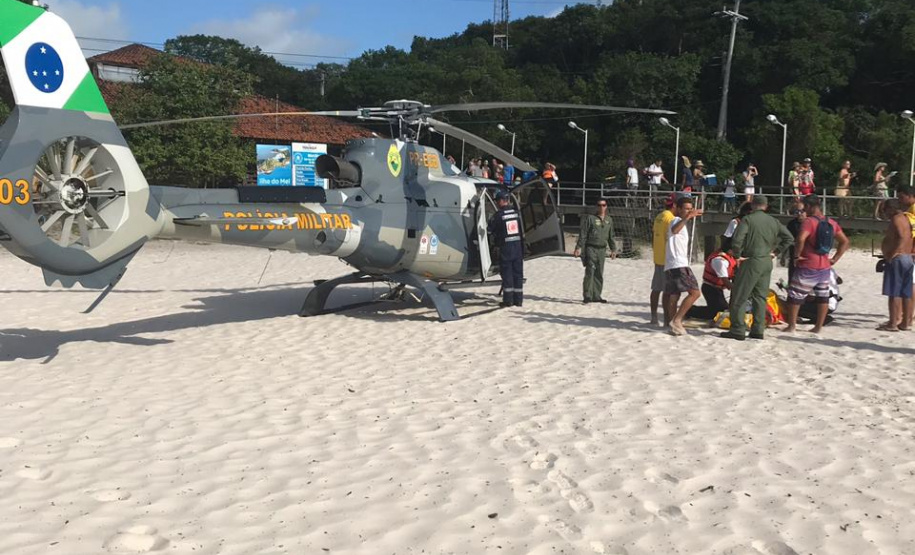 BPMOA resgata mulher na Ilha do Mel (PR) que passou mal durante cruzeiro