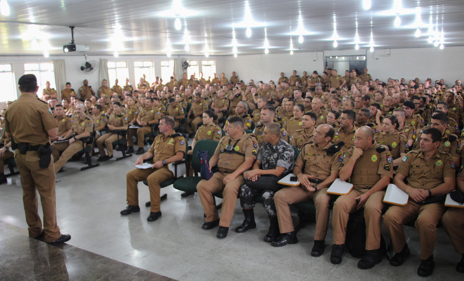 Tropa da PM que atuará na temporada passa por treinamento