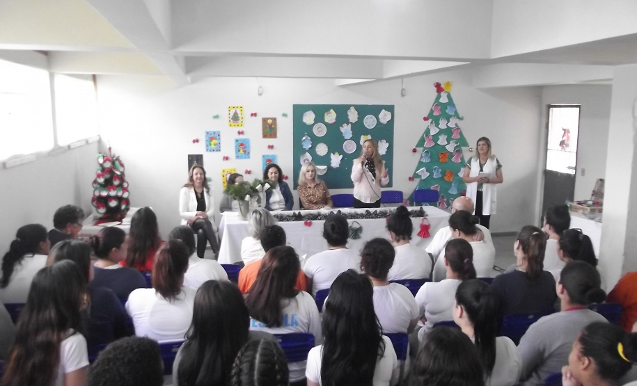 Detentas da Penitenciária Feminina participam de projeto de produção de Haicais