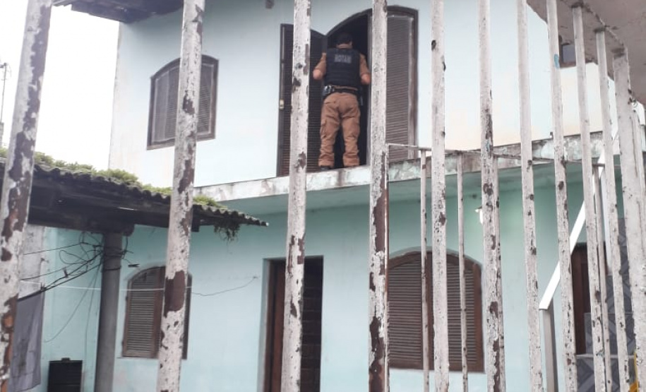 Operação Libertatem resulta na apreensão de duas armas de fogo e quase 200 buchas de cocaína no Litoral do estado