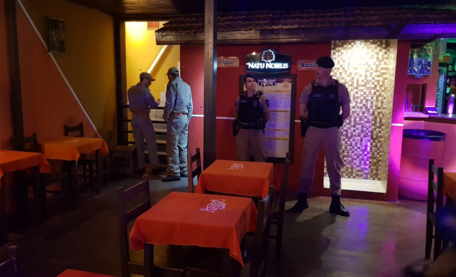 Seis estabelecimentos são vistoriados durante Operação AIFU em Fazenda Rio Grande (PR)