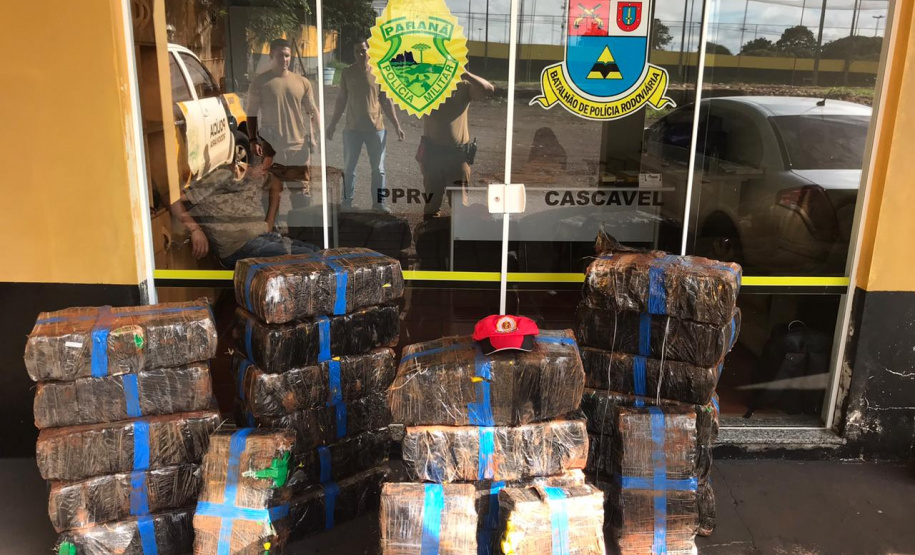 BPRv apreende mais 400 quilos de maconha, recupera carro e prende homem no Oeste do estado