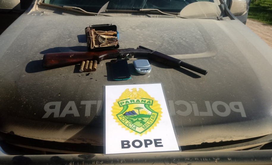 PM deflagra operação contra o tráfico de drogas, furtos e roubos no Litoral; cinco pessoas são presas