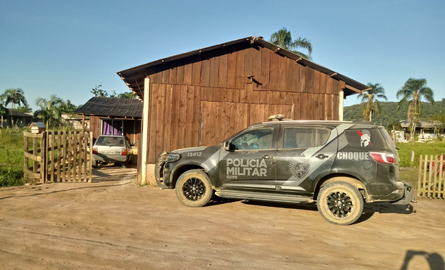 PM deflagra operação contra o tráfico de drogas, furtos e roubos no Litoral; cinco pessoas são presas