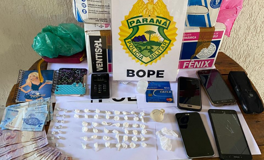 PM deflagra operação contra o tráfico de drogas, furtos e roubos no Litoral; cinco pessoas são presas