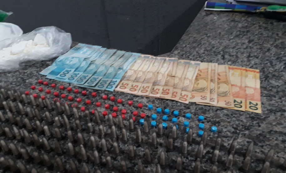 Ação do projeto-piloto Em Frente Brasil resulta na prisão de dois homens e na apreensão de grande quantidade de drogas em São José dos Pinhais (PR)