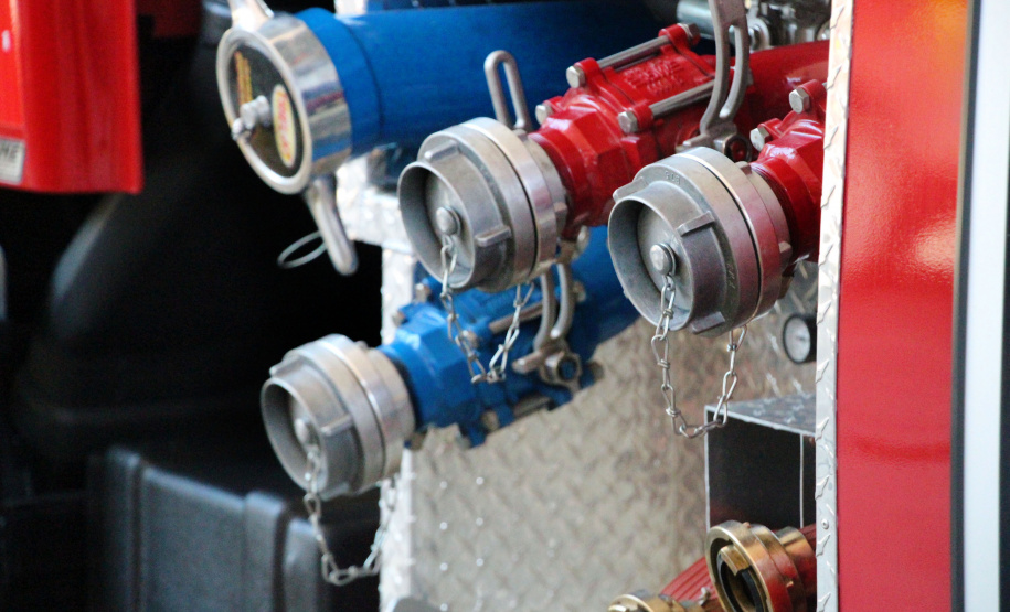 Corpo de Bombeiros recebe novo caminhão para suporte em combate a incêndios e acidentes de trânsito em Guaratuba (PR)