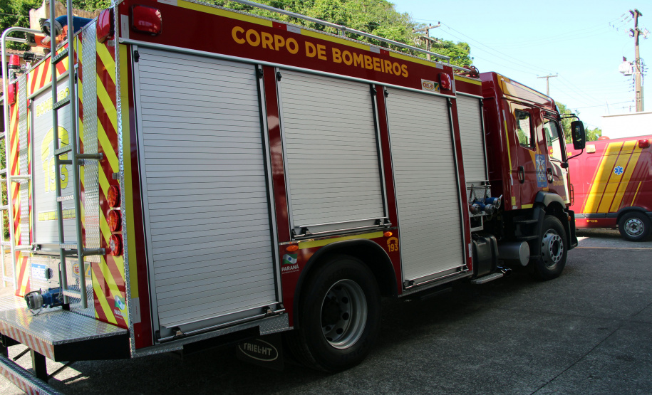 Corpo de Bombeiros recebe novo caminhão para suporte em combate a incêndios e acidentes de trânsito em Guaratuba (PR)